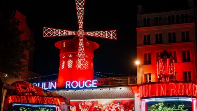 Le Moulin-Rouge , avec ailes !